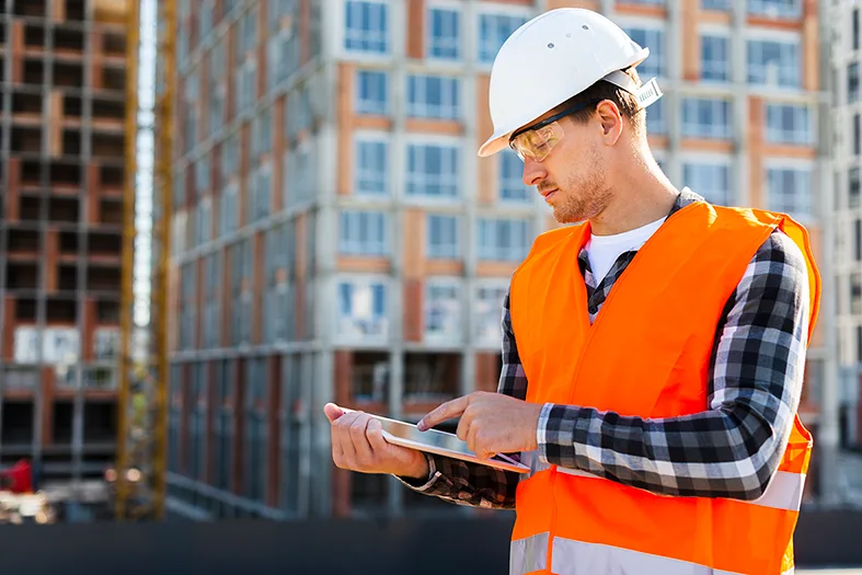 CONTROL DE HORAS TRABAJADAS EN LAS OBRAS DE CONSTRUCCIÓN