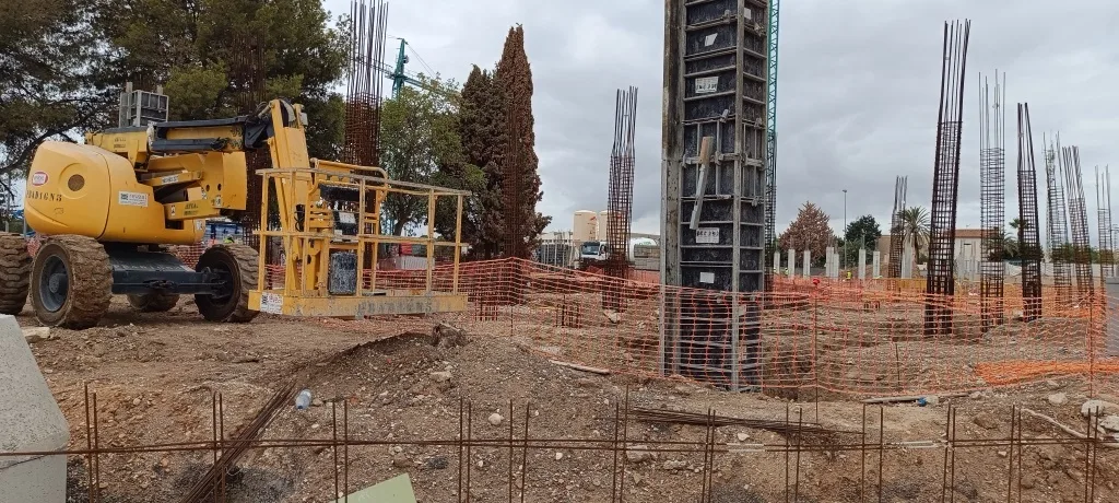 Obra de construcción con maquinaria